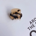 Detailed close-up of a mini acetate hair claw clip with a vintage leopard print pattern - Light Leopard