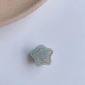 Pince à cheveux étoile en acétate marbré bleu clair avec motif de visage souriant doré - Cyan / 2.5cm