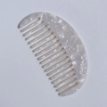 Eleganter Haarkamm aus Acetat in Halbmondform mit weißer Perlmutt-Marmor-Textur - Acetat 4MM Dicke / Weiß