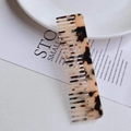 Mini peine de acetato con patrón de carey y púas anchas para cabello rizado - Leopardo Claro