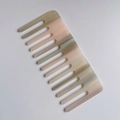 Peigne à cheveux à dents larges en acétate avec dégradé pastel et finition nacrée beige - Gris Dégradé