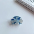 Mini acetate hair claw clip with blue and white marble pattern and France handmade text - Blue White