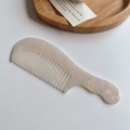 Peigne à cheveux portable à dents larges en acétate blanc perle avec manche ergonomique - 13.5x4.2x0.4cm / Blanc Perle