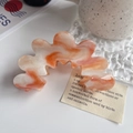 Pinza para el pelo minimalista de acetato con textura de mármol naranja y crema ondulada - Naranja y Blanco / 8.8cm