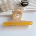 Elegante geel-witte marmeren acetaat haarklem met gouden belettering en luxe look - Kruis Haarklem / 11,5cm x 5,5cm