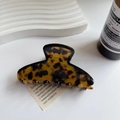 Pinza per capelli classica in acetato con motivo tartarugato e finitura ambrata - Stampa leopardata