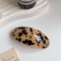 Elegant tortoiseshell acetate spring hair clip with handmade gold lettering - Light Leopard