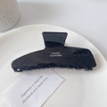 Détail de la pince à cheveux noire pailletée avec texte France Handmade sur plateau - 11cm*4.5cm / Noir