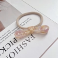 Élastique à cheveux beige avec nœud en acétate marbré et inscription dorée à la main - Rose Blanc