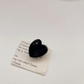 Mini molletta per capelli a cuore in acetato nero con intarsio di diamanti e incisione - Forma a Cuore (Love) / Cuore Nero