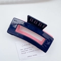 Marineblauwe en lichtroze acetaat rechthoekige haarklem met glanzend uitgehold design - Blauw + Roze