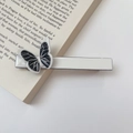 Franse vintage acetaat vlinder haarklem met zwart-witte vleugels op een boek - Wit Eén Vlinder
