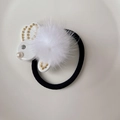 Elastico per capelli con coniglio di peluche bianco con perle e rivetti dorati - Bianco