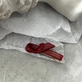 Barrette nœud rouge élégante avec texte doré France Handmade et pince en métal - Rouge