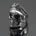 Edelstahl Totenkopfring im Retro-Punk-Stil mit Militärmütze und gespiegelter Schattenansicht - US 8 / Retro Silber