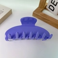 Pinza para el pelo en resina violeta lavanda brillante con diseño media luna - Morado