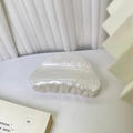 Elegante pinza per capelli in acrilico marmo perlato bianco con design a semicerchio - Bianco Avorio Marmo