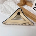 Elegante beige en zwarte acetaat haarklem in driehoeksvorm met glanzende strass - Beige