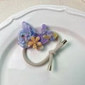 Dettaglio dell'elastico a farfalla in acetato marmorizzato con fiore di strass - 2# Viola