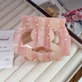 Pink marble acetate hair claw clip with golden glitter and cream-colored accents - Pink Large