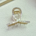 Elegante pinza para el cabello de acetato blanco crema nacarado con muelle dorado - Blanco Concha