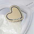 Beigefarbene Herz-Haarklammer aus Acetat mit blauem Rand und weißen Perlen für Damen - Beige