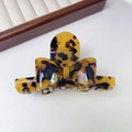 Classic tortoiseshell acetate bow hair claw clip with high-gloss finish and handmade detail - Leopard Print