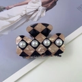 Retro checkered hair claw clip with four white pearls and a glossy acetate finish - 3# Bow Coffee