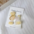 Crèmegele poedel haarclip met fonkelende strassteentjes op een elegante displaykaart - 4# Geelwit (4.7cmx5.3cm)