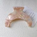 Pince à cheveux demi-lune en acétate marbré rose et blanc avec fini perlé brillant - Marbre Rose Blanc