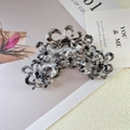 Eleganter Haarclip aus Acetat mit Marmormuster und hohlgeformtem Blumendesign mit Perlen - Schwarz Weiß