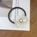 Braunes Haargummi mit milchweißem Azetat-Bogen und grauem facettiertem Edelstein - Kaffeebraunes Gummiband - Transparentes Weiß