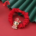 Elastico per capelli in tessuto rosso festivo con ciondolo a coniglio dorato - 22# Scrunchie Fortuna