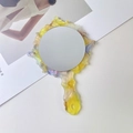 Tragbarer Handspiegel aus Acetat mit gelb-violettem Schildpattmuster und Wellenrand - Irisierendes Gelb