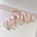Elegante golfvormige lichtroze haarklem van acetaat met een glanzend marmeren effect - 5# Roze