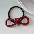 Detail van een 5mm elastische haarelastiek met een donkerrode acetaat knoop - Rood Marmer