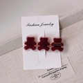 Dettaglio di tre fermagli per capelli a forma di orsetto in resina rosso scuro - Circa 6.7cm / Orso Rosso