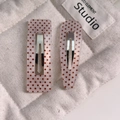 Dettagli di set di fermagli per capelli rosa leopardati in forme rettangolari e a goccia - Stile Rettangolo e Goccia con Motivo a Pois