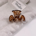 Pince à cheveux en acétate écaille de tortue avec logo M doré et fait main - Café Transparent