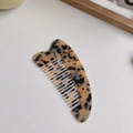 Elegant tortoiseshell acetate hair comb with wide teeth and leopard pattern finish - Light Leopard