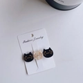Chic acetate hair clip featuring cute cat heads in black and marble pattern - Black