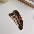 Fine-tooth acetate tortoiseshell hair comb with an elegant heart-shaped top design - Leopard Print