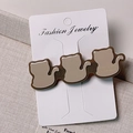 Barrette à cheveux chat marron en acétate sur carte de présentation de bijoux - Chat Café au Lait