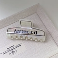 Elegante pinza per capelli in acetato bianco perla con contorni neri e logo - Arco Cangiante (13#)