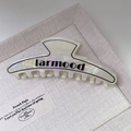 Pinza per capelli in acetato bianco crema con scritta larmood e bordo nero - Mezzaluna Cangiante (14#)