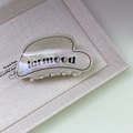 Pinza per capelli in acetato perlato con scritte larmood nere e design in stile francese - Cuore Cangiante (15#)