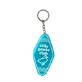 Blauer Acryl-Schlüsselanhänger in Rautenform mit Silly Goose Club Aufdruck und Ring - Seeblau