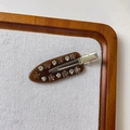 Detail einer Vintage-Haarklammer aus Acetat mit floralen Strasssteinen und Metallclip - Kaffeebraun (Blumen-Strass)