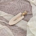 Eleganter milchteefarbener Haarclip aus Acetat mit goldener Metall-Entenschnabelklemme - Creme