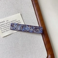 Fermaglio vintage rettangolare in resina marmorizzata con fiori argentati e strass - Viola Acquerellato